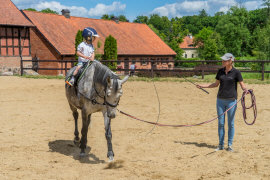 палац сядзіба гасцініца рэстаран начлегі апартаменты нумары ў Польшчы Мазуры